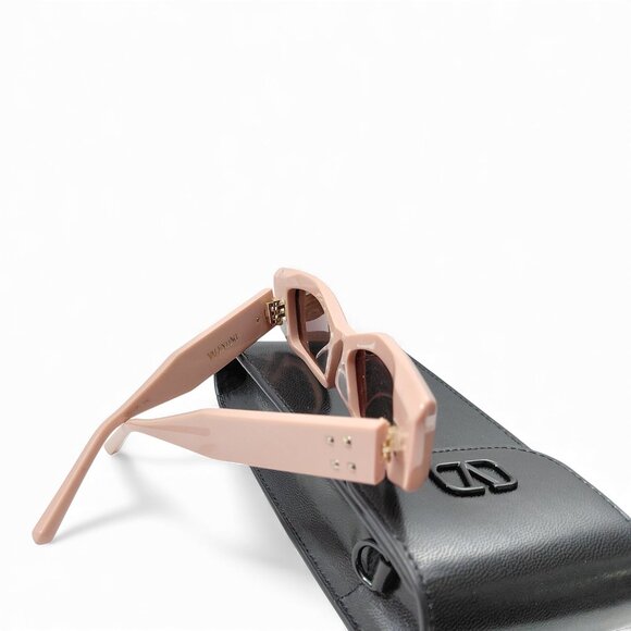 Valentino Garavani V-Quattro Nude-Pink (VLS 109) Rectangular Sunglasses (0412) main image 15